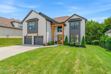 Welcome to 651 Little Turkey Lane, a beautifully appointed - photo 4