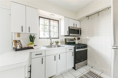 Move-in ready, low-maintenance living awaits! Welcome to 8 - photo 12