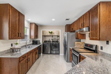 Welcome home to this lovingly maintained 4-bedroom, 2-bathroom - photo 16