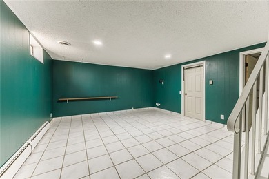 Move-in ready, low-maintenance living awaits! Welcome to 8 - photo 18