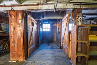 Entry only listing. Please contact seller for showings - photo 21