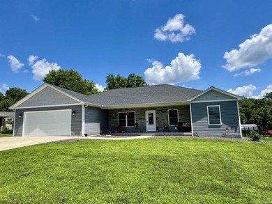 Welcome home to this this beautifully designed 4 bedroom, 2 bath - photo 21