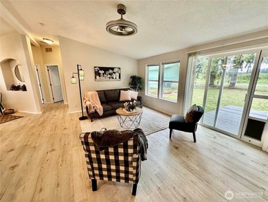 Lovely open and airy manufactured home in the Scott Lake - photo 23