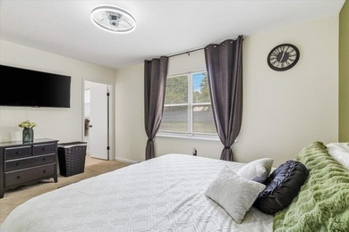 Welcome home to this lovingly maintained 4-bedroom, 2-bathroom - photo 31