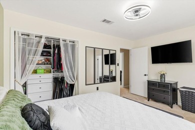 Welcome home to this lovingly maintained 4-bedroom, 2-bathroom - photo 32