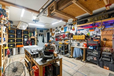 Welcome home to this lovingly maintained 4-bedroom, 2-bathroom - photo 36