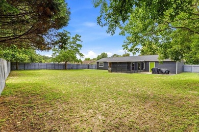 Welcome home to this lovingly maintained 4-bedroom, 2-bathroom - photo 39