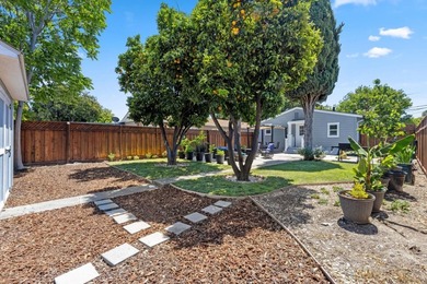 Beautiful 3 Bedroom, 2 Bathroom Craftsman-style home - photo 1