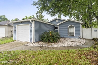 Welcome home to this charming 3-bedroom, 2-bathroom residence - photo 2