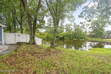Welcome home to this charming 3-bedroom, 2-bathroom residence - photo 3