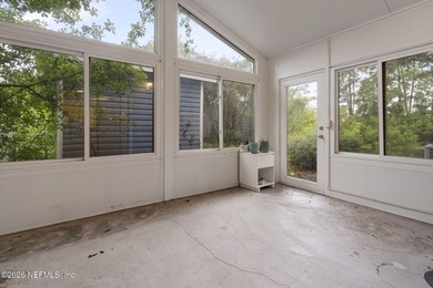 Welcome home to this charming 3-bedroom, 2-bathroom residence - photo 6