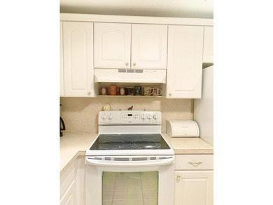 Welcome to this charming rare 1st floor corner, 2 bedroom, 2 - photo 10