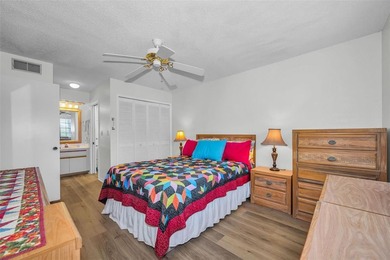 Freshly painted. all neutral creamy white! and all NEW flooring - photo 18