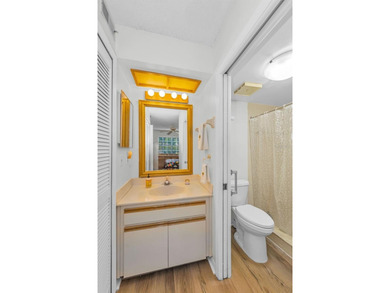 Freshly painted. all neutral creamy white! and all NEW flooring - photo 21