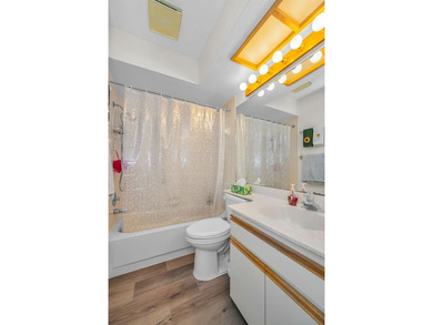 Freshly painted. all neutral creamy white! and all NEW flooring - photo 24