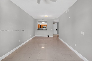 Beautiful 2 bedroom, 2 bathroom ground-floor residence in - photo 10