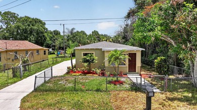 Welcome to this charming 3-bed, 1-bath concrete block home - photo 1
