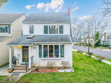 Bright and Cozy Colonial in Great Neck South! Large Open Floor - photo 2