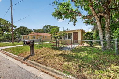 Welcome to this charming 3-bed, 1-bath concrete block home - photo 3