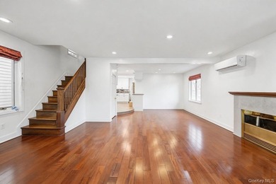 Bright and Cozy Colonial in Great Neck South! Large Open Floor - photo 4