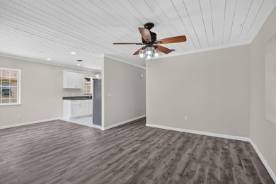 Welcome to this charming 3-bed, 1-bath concrete block home - photo 5