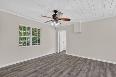 Welcome to this charming 3-bed, 1-bath concrete block home - photo 7