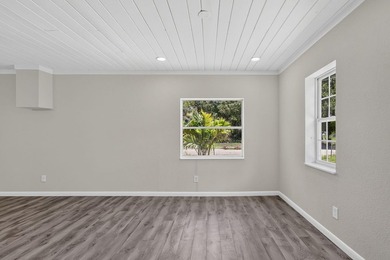 Welcome to this charming 3-bed, 1-bath concrete block home - photo 10