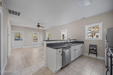 2-Bed Coastal Cottage Near Topsail Beaches & Camp Lejeune Back - photo 22
