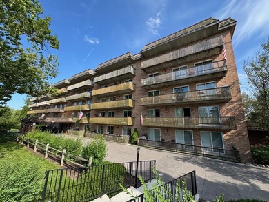 Welcome to the Penthouse ! Top floor living has it's advantages - photo 22