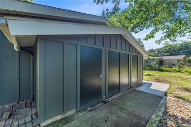 Beautifully updated and move-in ready ranch-style slab is - photo 35