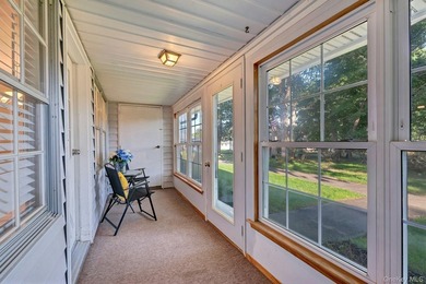 Move right into this beautifully maintained two-bedroom - photo 3