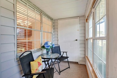 Move right into this beautifully maintained two-bedroom - photo 4