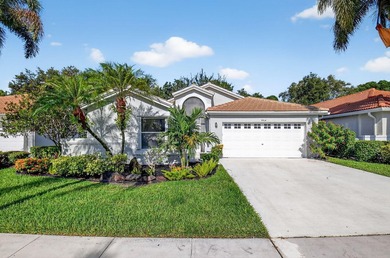 Welcome to this charming single-story residence in Palm Isles - photo 1