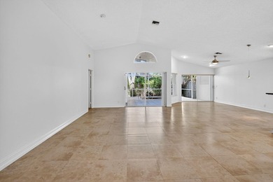Welcome to this charming single-story residence in Palm Isles - photo 3