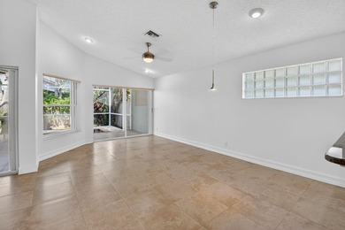 Welcome to this charming single-story residence in Palm Isles - photo 8