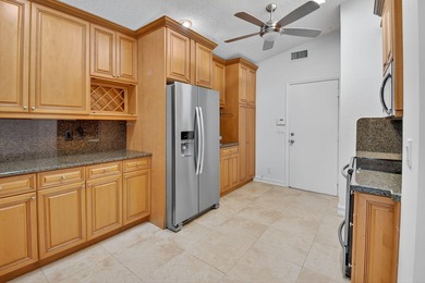 Welcome to this charming single-story residence in Palm Isles - photo 10