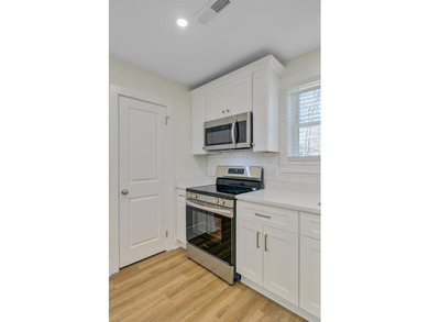 Wonderfully remodeled home with upgraded everything, on a rare - photo 11