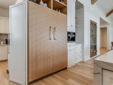 Welcome to 120 Lower Green Way, the epitome of luxury lakefront - photo 11
