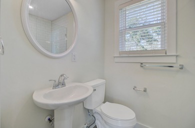 Wonderfully remodeled home with upgraded everything, on a rare - photo 19