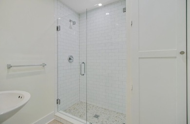 Wonderfully remodeled home with upgraded everything, on a rare - photo 27