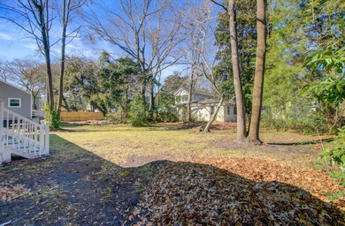 Wonderfully remodeled home with upgraded everything, on a rare - photo 33