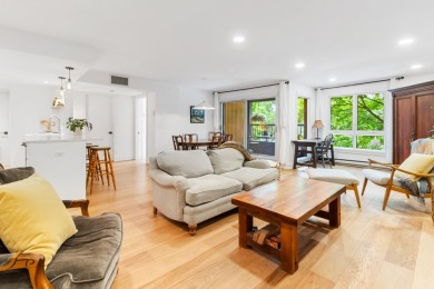 Lake Home For Sale in Montréal (Le Sud-Ouest),