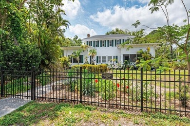 ONCE IN A LIFETIME ESTATE!  Live the Old Florida dream with this - photo 2