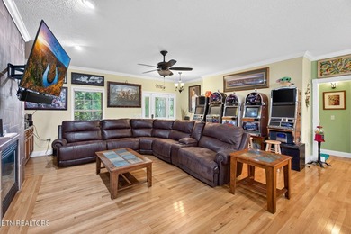 Ona Road is one of Lake Tansi's premier areas, this stunning - photo 5