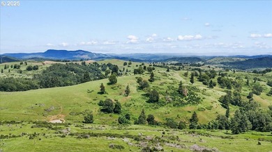Nestled in Oregon's scenic Umpqua Valley, this extraordinary 2 - photo 9