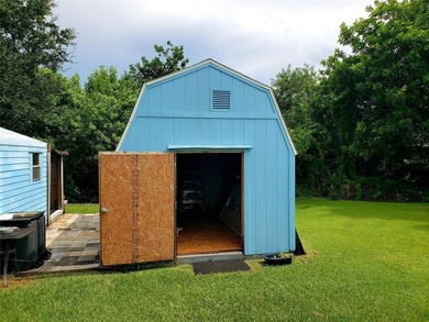 Welcome to easy Florida living! This 2-bed, 2-bath home sits in - photo 34
