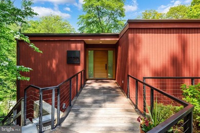 Stunning offering in gated Epping Forest! This mid-century - photo 6