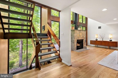 Stunning offering in gated Epping Forest! This mid-century - photo 10