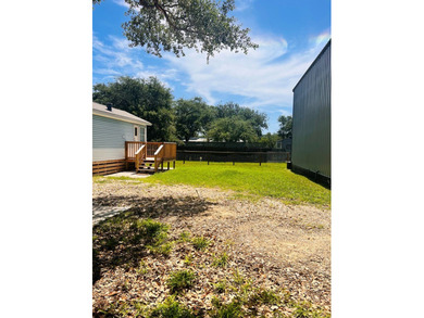 Two spacious lots with room to expand or customize. One lot - photo 3