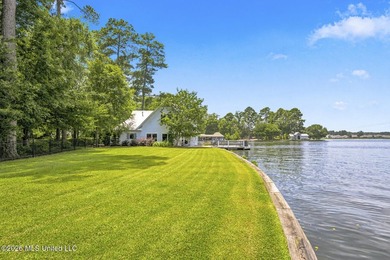 Waterfront living at its best! Tucked away on a quiet cul-de-sac - photo 11
